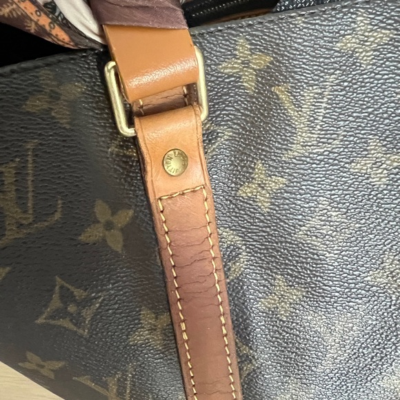 Authentic Louis Vuitton Monogram Tote Bag/monogram sac - Picture 2 of 8